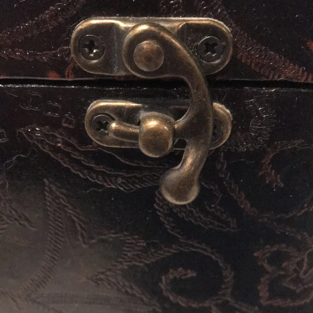 Small Chest - Picture 10 of 16